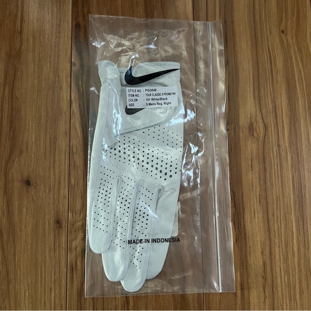 Nike Tour Classic II Right Hand Golf Glove White PGG049-101 Size Small NEW